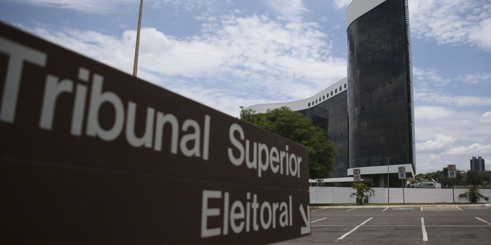 Three TSE ministers vote against recall of Bolsonaro-Mourão ticket