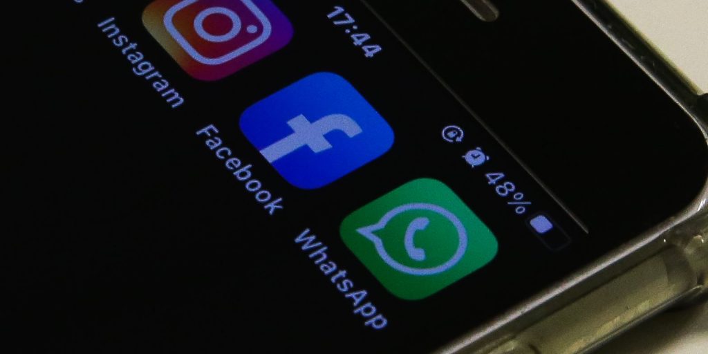 Instagram and Facebook to label election posts