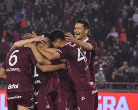 Lanús chases River and Racing de Gago loses again