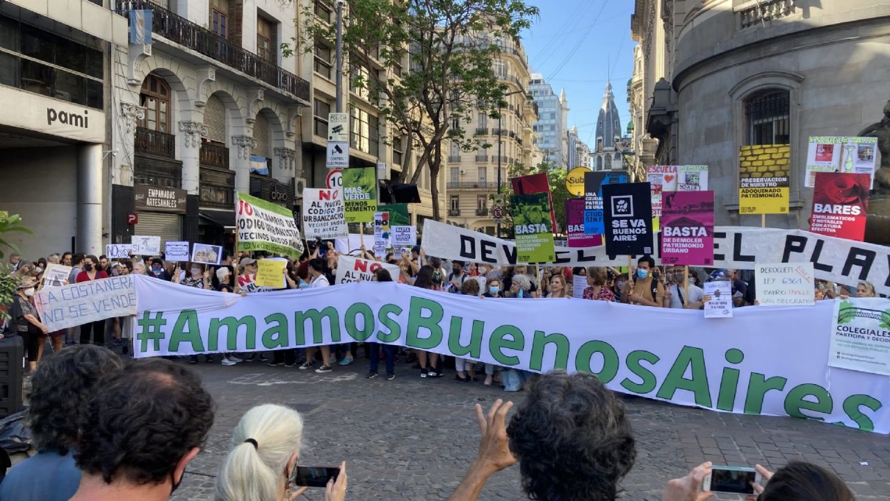 Neighbors of the City demonstrated in defense of the historical heritage