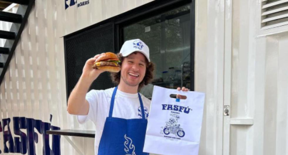 Youtuber Luisito Comunica opened hamburger restaurant in Peru