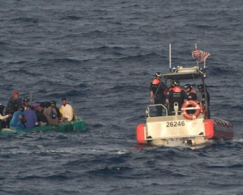 18 Cuban rafters are placed in federal custody after making landfall in a Florida key