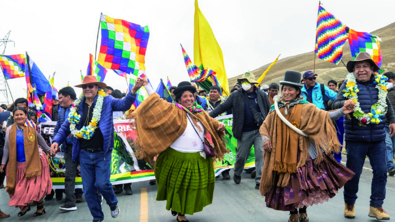 4 MAS marches burst into La Paz evoking Katari