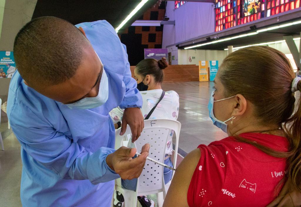 70% of Colombians already have a dose of anticovid vaccine: Government