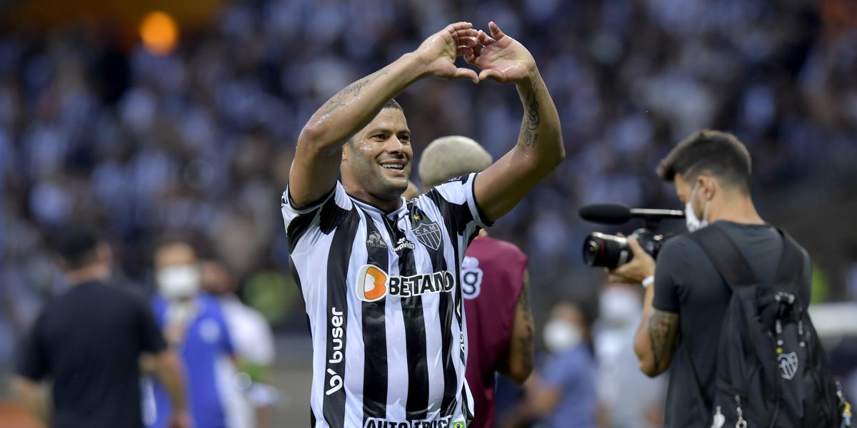 A double by Hulk leaves Atlético Mineiro one step away from the title