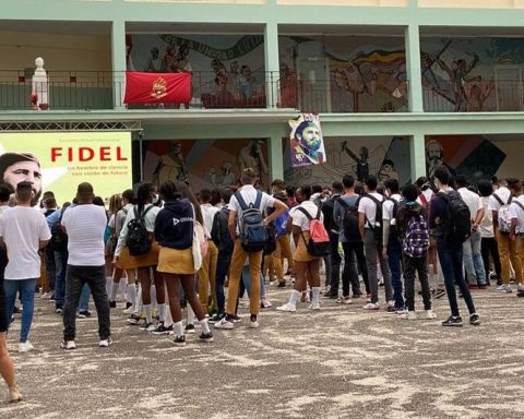 A harangue against 11J to start the school year in Havana