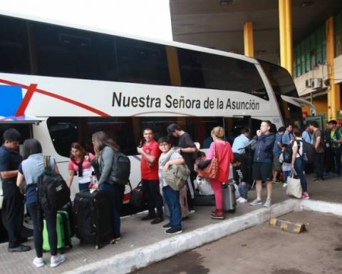 Agreement to reopen passenger transport services with Argentina