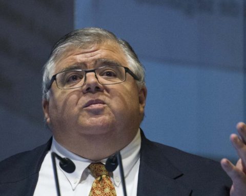 Agustín Carstens is re-elected as president of the BIS