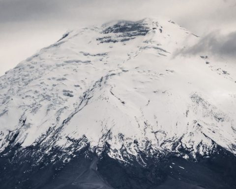 Ana Salvador conquista el volcán Cotopaxi de Ecuador