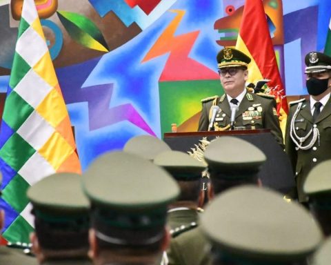 Arce orders generals to defend democracy and the Police change regional commanders