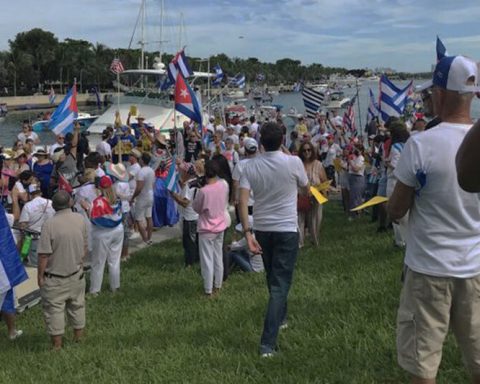 At least 120 cities in the world demonstrate in support of the Cuban 15N