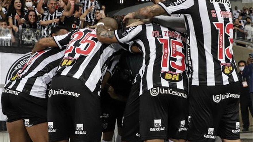 Atlético Mineiro thrashes Corinthians and has the Brasileirao title close at hand