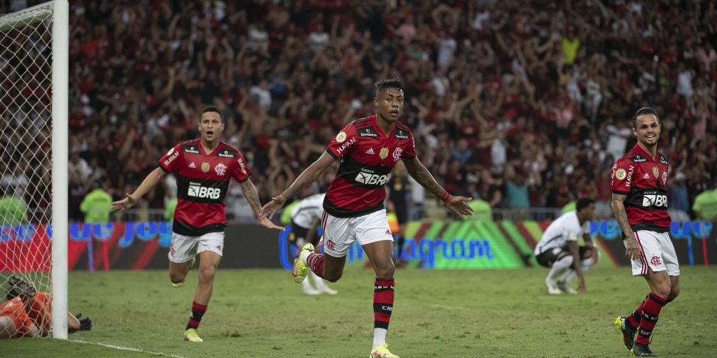 Bruno Henrique guarantees Flamengo victory over Corinthians