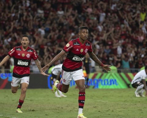 Bruno Henrique guarantees Flamengo victory over Corinthians