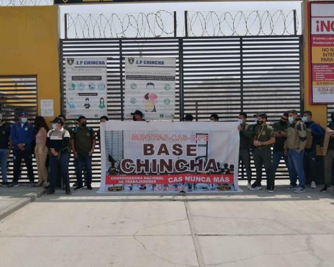 Chincha and Ica prison workers demand job stability