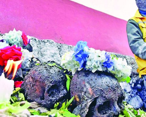 Cirilo and 88 other ñatitas leave the common grave to celebrate their day