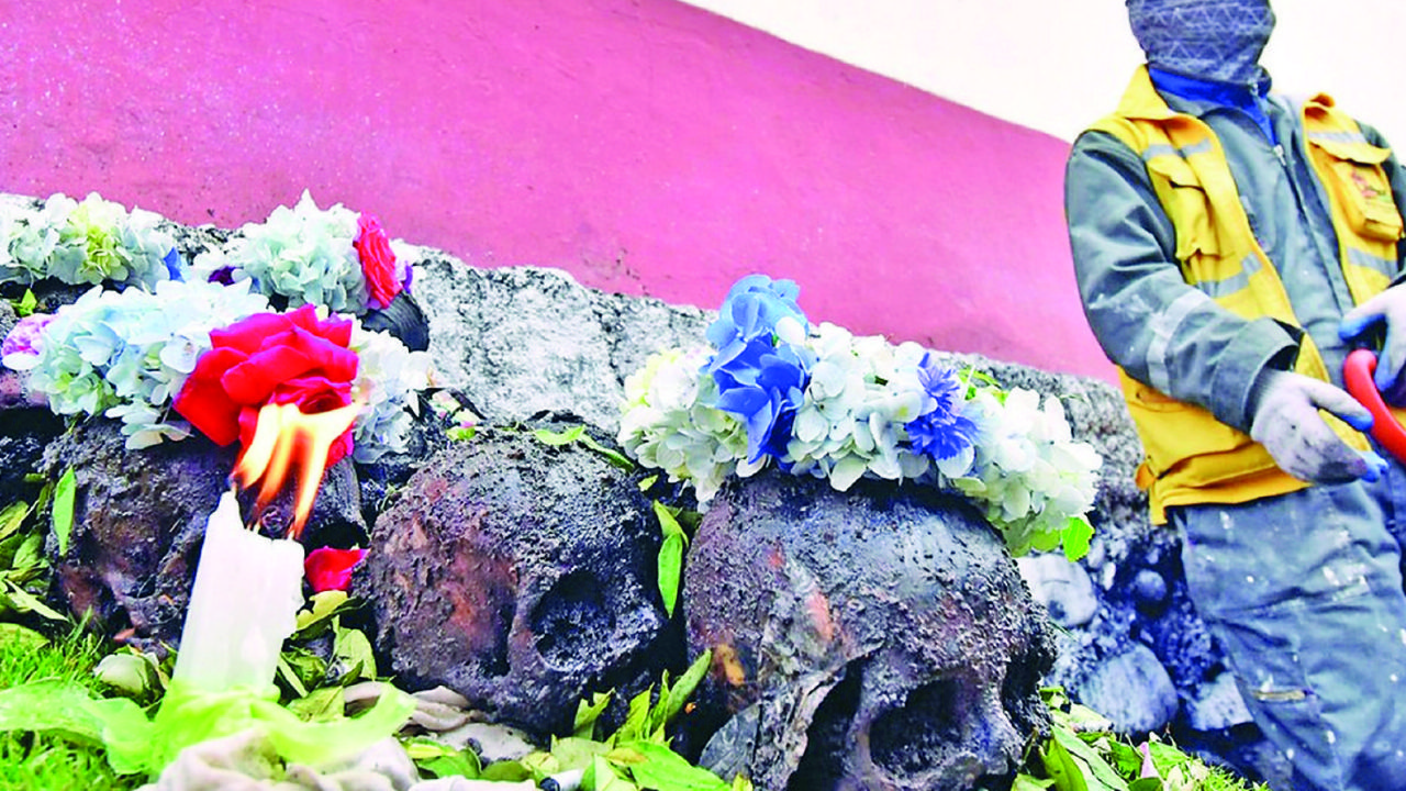 Cirilo and 88 other ñatitas leave the common grave to celebrate their day