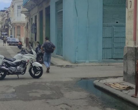 Cuban journalist asks the police to go after the thieves and not the activists