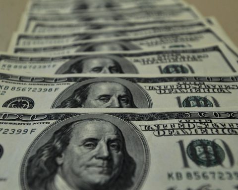 Dollar rises for the fourth day in a row and reaches R$ 5.57