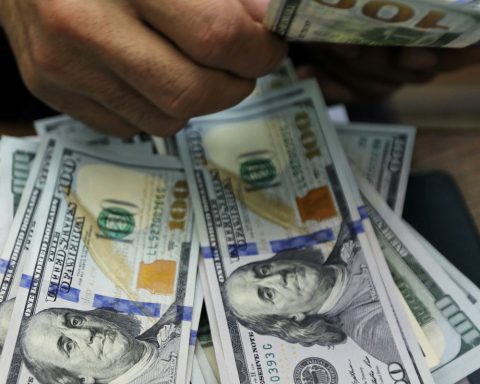 Dollar rises to R$ 5.45, but has the second weekly decline in a row