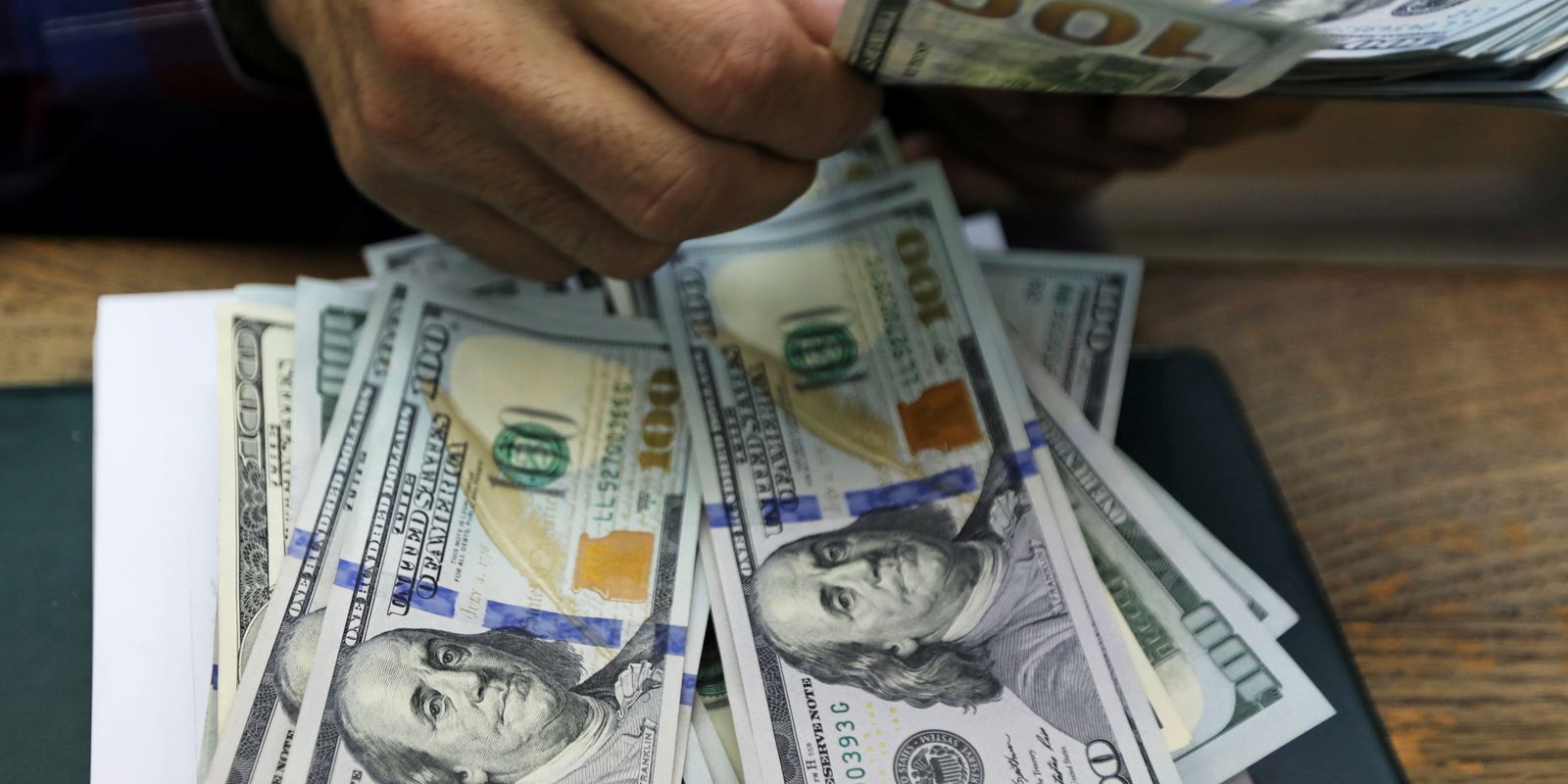 Dollar rises to R$ 5.45, but has the second weekly decline in a row