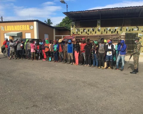 Ejército detiene dominicano intentó introducir 44 haitianos ilegales a RD