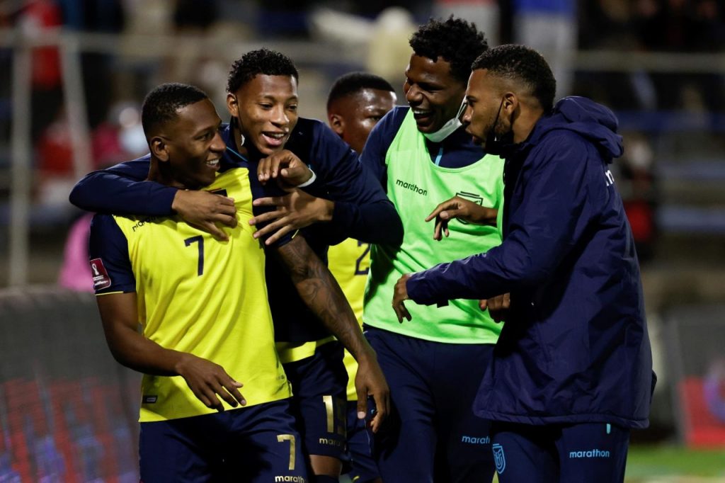 Ecuador wins (2-0) to Chile;  How many games does he have to win to qualify for the World Cup?