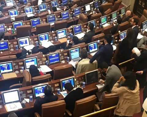 Finally, 100% attendance returns to the House of Representatives