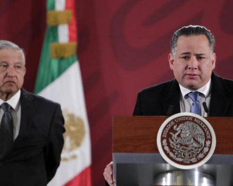 #InvitedColumn |  AMLO and the messages with the departure of Santiago Nieto