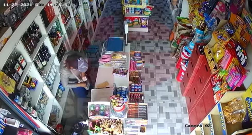 Juliaca: Security cameras capture how two women rob a store