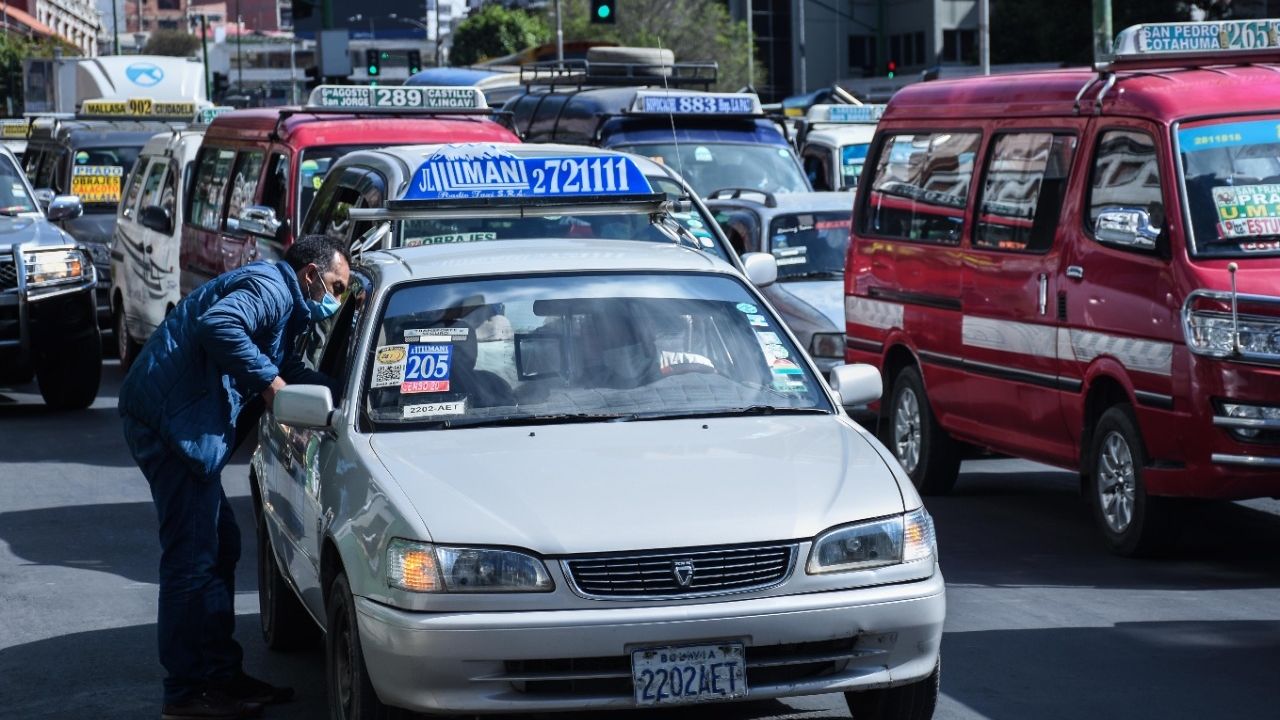 La Paz mayor's office raises control of taxi and radio taxi rates with the use of technology