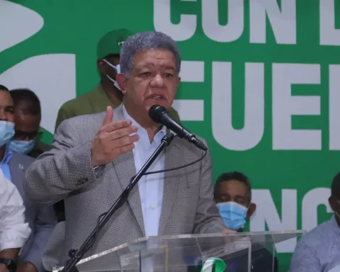 Leonel: «Estamos vigilantes con la actual gestión de Gobierno; e’ pa’ fuera que van»