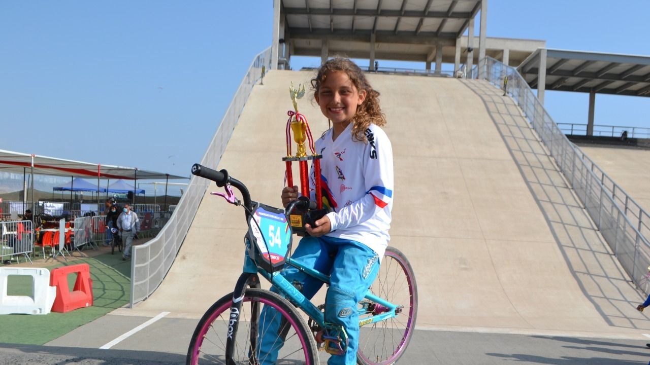 Municipal student from Florida is South American and Pan American champion in BMX cycling in Peru