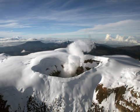 Nevado del Ruiz sigue en alerta amarilla y presenta comportamiento inestable