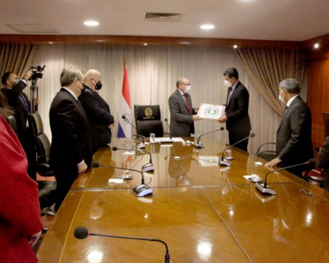 New court minister affirms that he will respect the division of powers