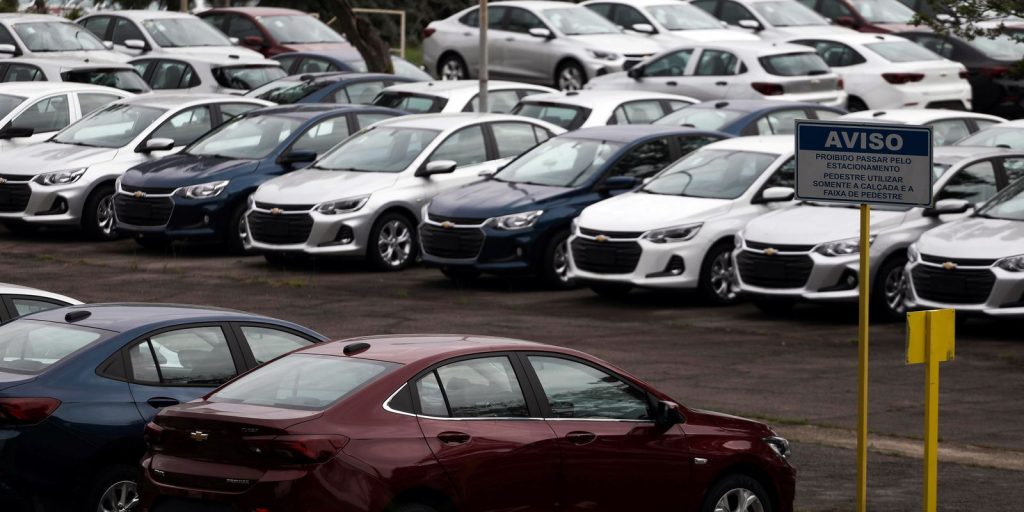 New vehicle sales fall 17% in October, says Fenabrave