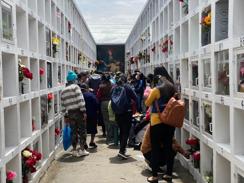 Not wearing a mask in the cemetery is fined $ 100, in Quito