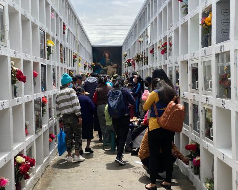 Not wearing a mask in the cemetery is fined $ 100, in Quito