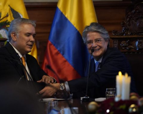 On December 1, Ecuador will open the border with Colombia