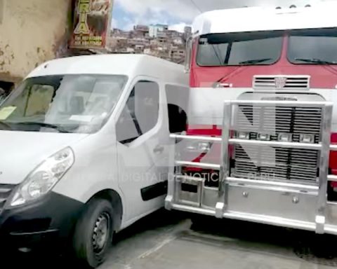 Optimus Prime collides with a private vehicle on the last day of recording in Cusco (VIDEO)