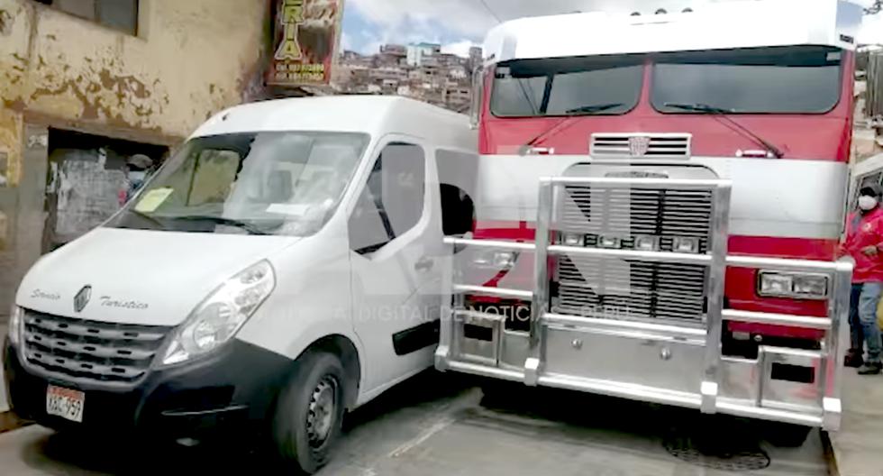 Optimus Prime collides with a private vehicle on the last day of recording in Cusco (VIDEO)