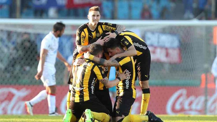 Peñarol maintains the top of the Uruguayan Clausura and Nacional is approaching