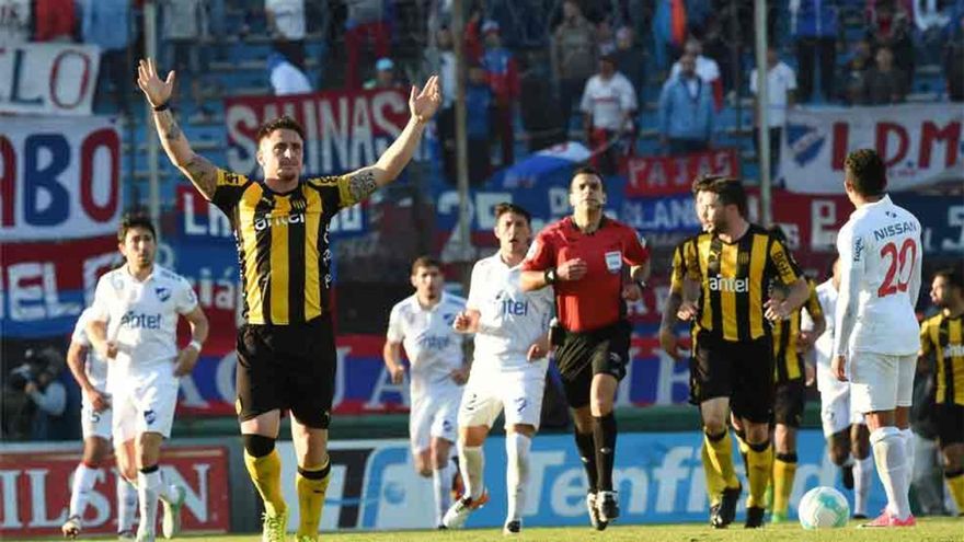 Peñarol retains the lead after drawing a game that lost 0-2