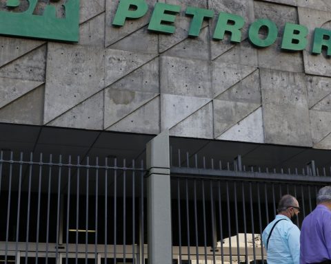 Petrobras sells stake in two electricity companies