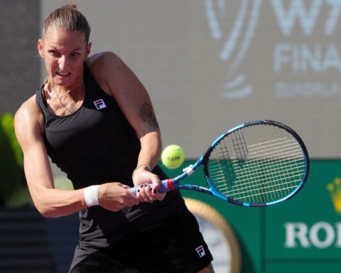 Pliskova obliga a Muguruza a ganar para estar en semifinales