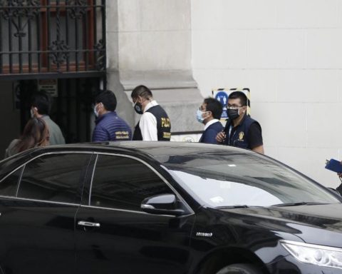 Prosecutor's Office team arrived at the Government Palace to carry out proceedings against Bruno Pacheco