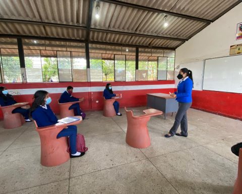 IMPACTO. El 27% del gasto se va a docentes y administrativos del sector educación.