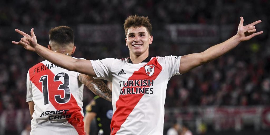 River draws with Estudiantes but remains outstanding leader