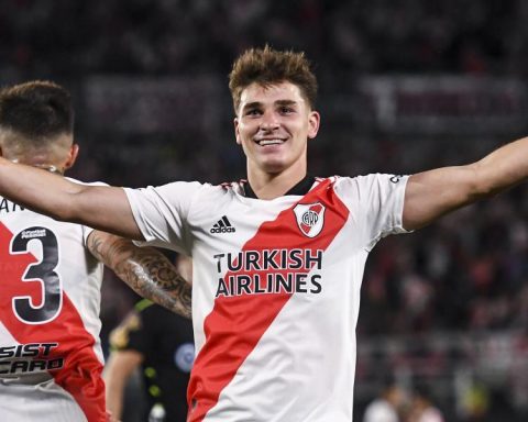 River draws with Estudiantes but remains outstanding leader