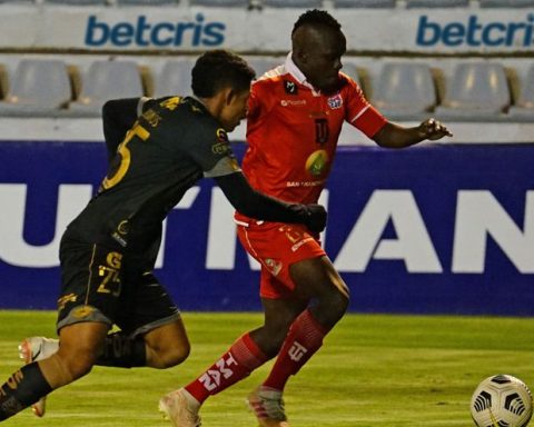 Rodrigo Rivas scores a hat trick for the University Technician in Ecuador